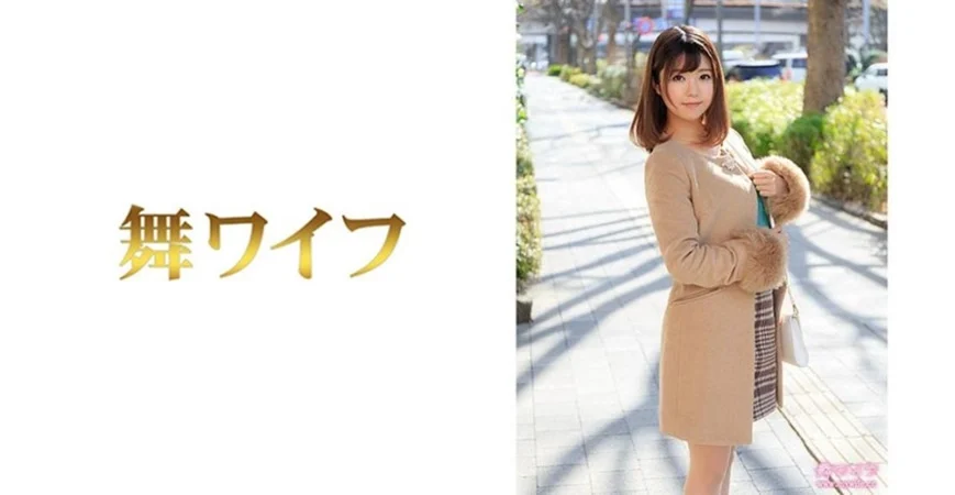 学生制服双马尾小皱菊开裆黑丝自慰棒整个插进逼里流出好多白浆